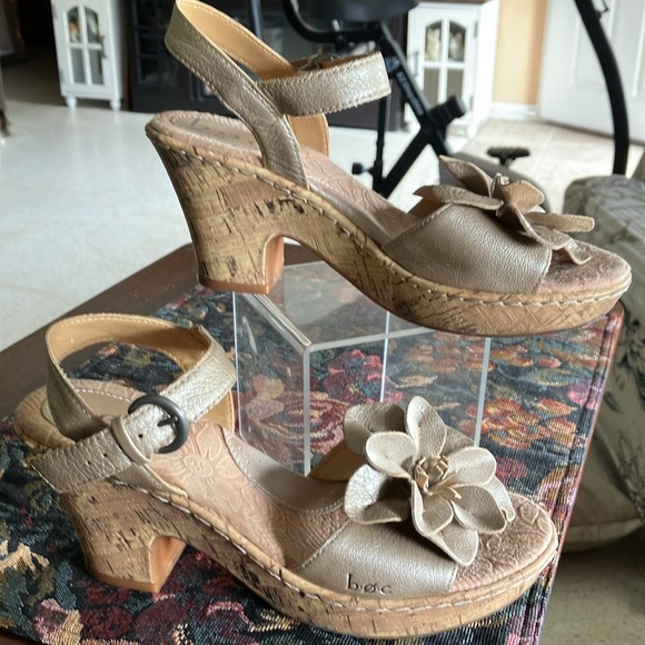 BORN champagne, leather sling back sandals - Picture 9 of 10